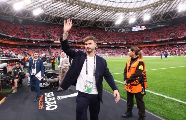 麦迪逊效仿特里换球衣庆祝热刺夺冠：我和队友一样配得上这枚奖牌