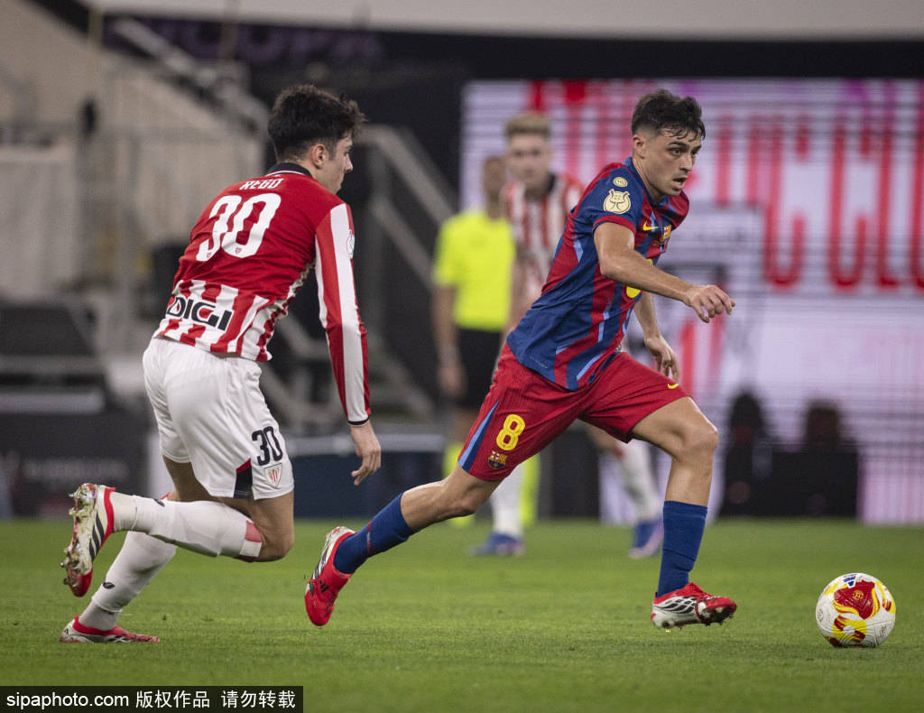 巴萨遭重创！费兰托雷斯伤停缺战欧冠，弗里克紧急调整攻击线